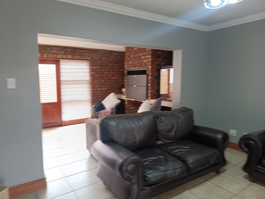 3 Bedroom Property for Sale in Roylglen Gardens Northern Cape